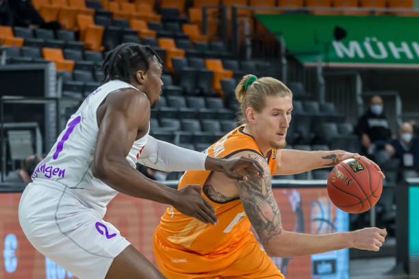 不透明的双 不透明的双